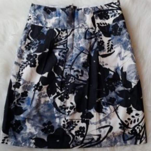 RW&CO. Dresses & Skirts - RW&CO. Black and Blue light cotton Floral Skirt with pockets & lining size 10